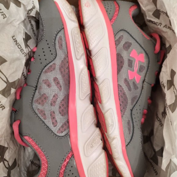 Under armour Micro G Assert IV EUC - Picture 6 of 8